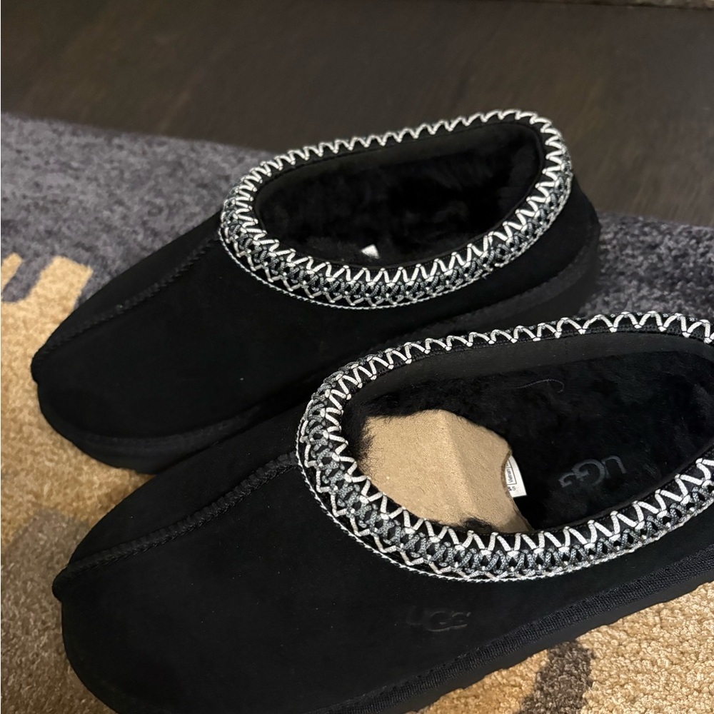 UGG TASMAN II Black Slippers with Cream Stitching